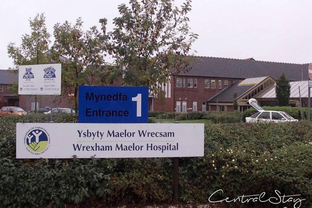 Wrexham Central Stay Apartment Seven מראה חיצוני תמונה